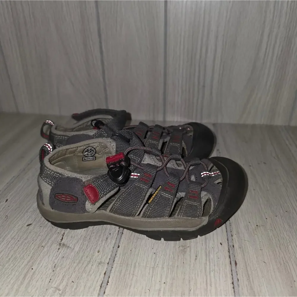 KEEN Kids' Charcoal and Crimson Sports Sandals Shoes 13 Gorpcore Camping Hiking